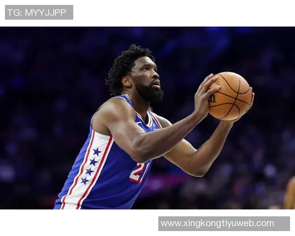 76人半场领先雄鹿恩比德表现出色特纳罗林斯助力球队奋战