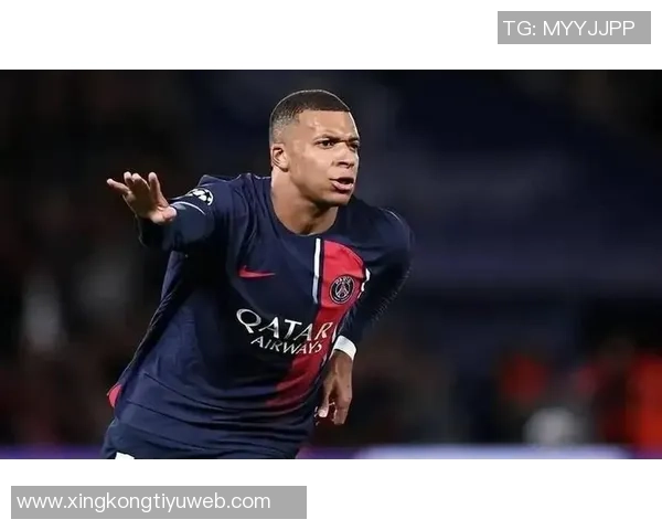 小姆巴佩绝平巴黎后模仿姆巴佩庆祝动作姆总在看台笑逐颜开