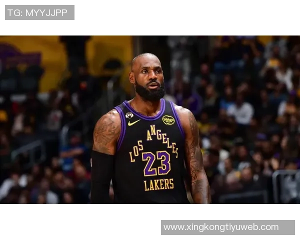 布克回应裁判判罚称其对詹姆斯手腕犯规的说法不实并已回放确认