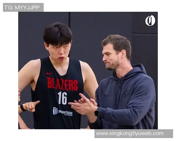 杨瀚森的发型之争：剃掉锅盖头选择寸头或光头更显魅力